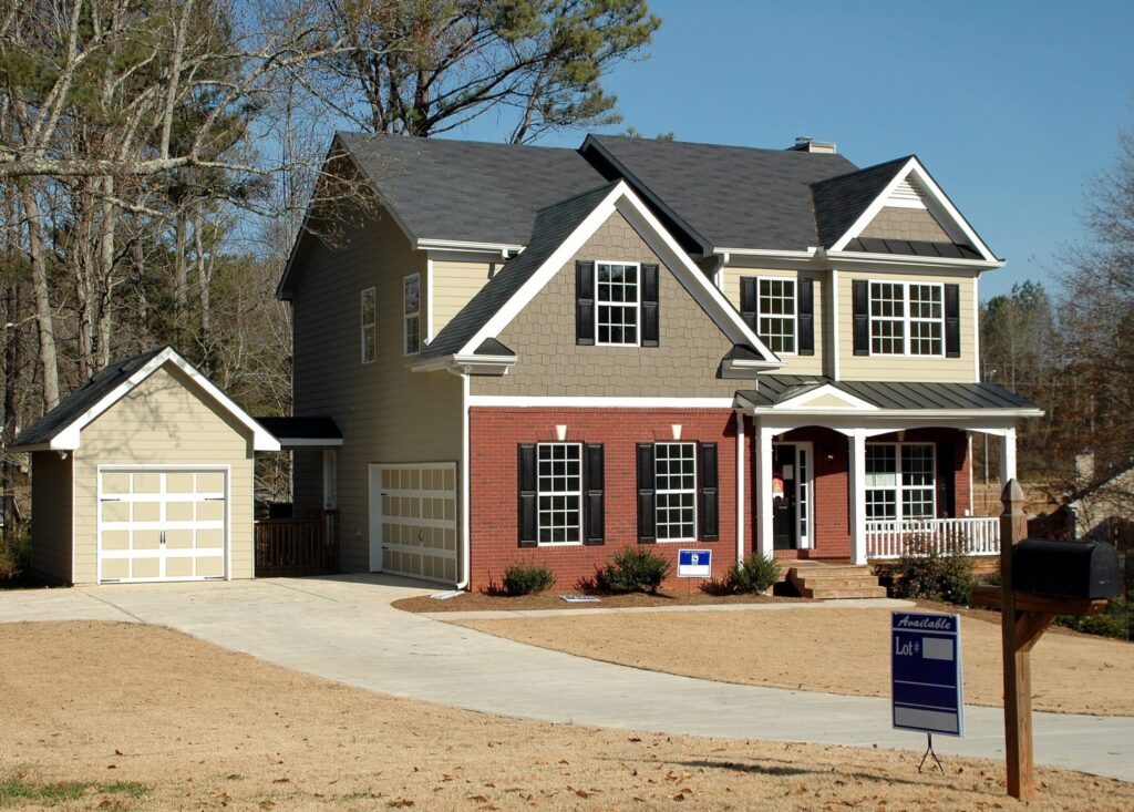Featured image for the Luxury Homes for Sale in Dunwoody Club Forest West, Dunwoody, GA Community Guide Page