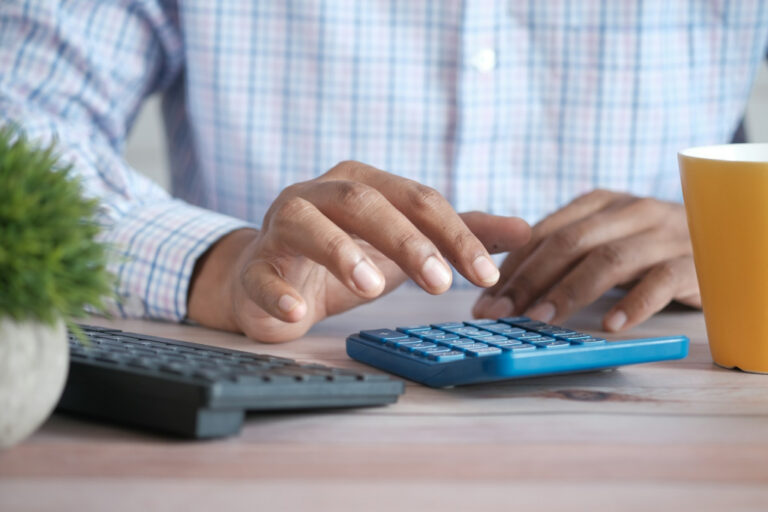 a person computing cost of living in dunwoody ga